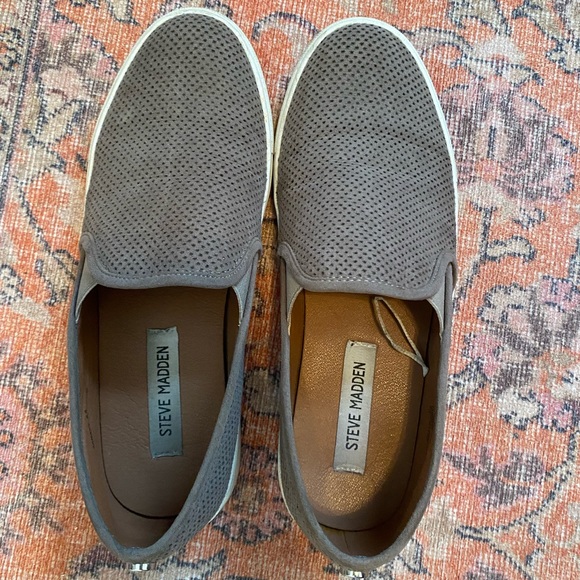 Shoes - Picture 1 of 3